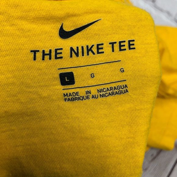 The Nike Tee Men Long Sleeve Tee T-Shirt Top Size Large Yellow M122 -4 - Picture 7 of 13